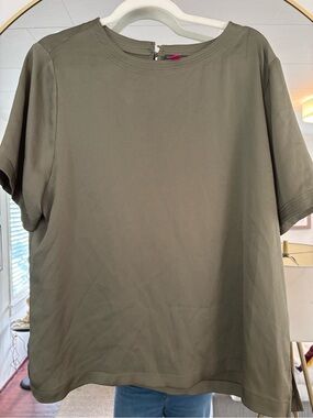 Vince Camuto Olive Short-Sleeve Crewneck Tee